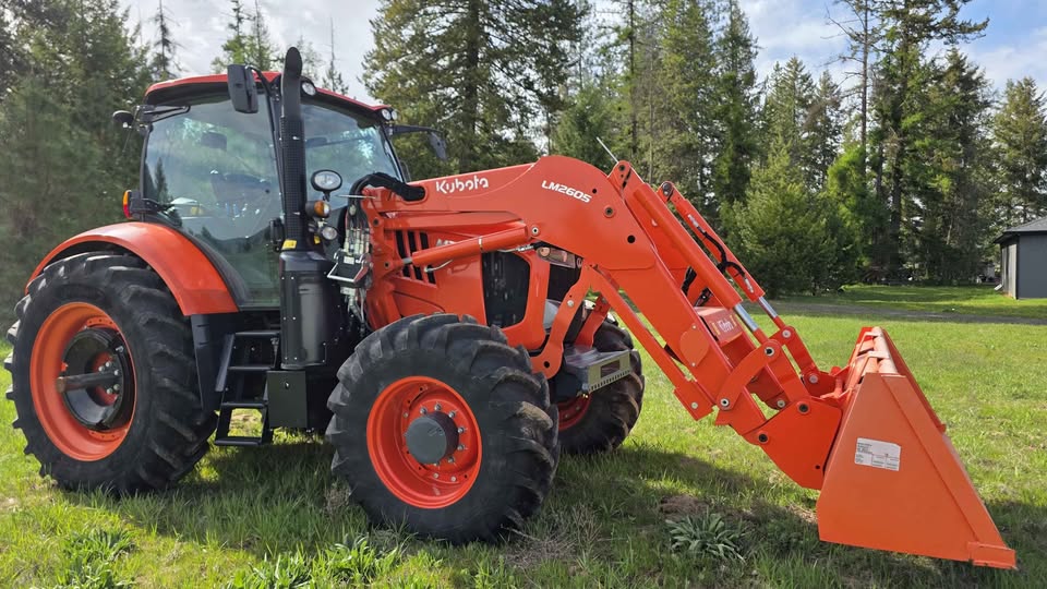 2022 Kubota M7-172 Deluxe